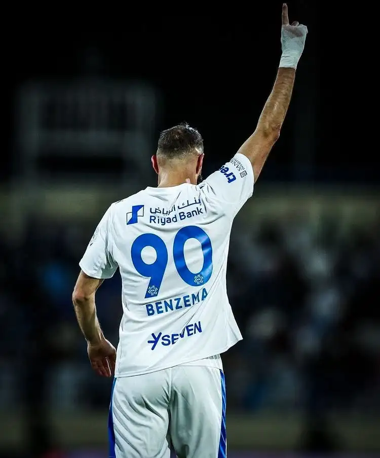 开云体育官方入口-首秀即戴帽！本泽马Ins：为球队感到骄傲，感谢大家的欢迎